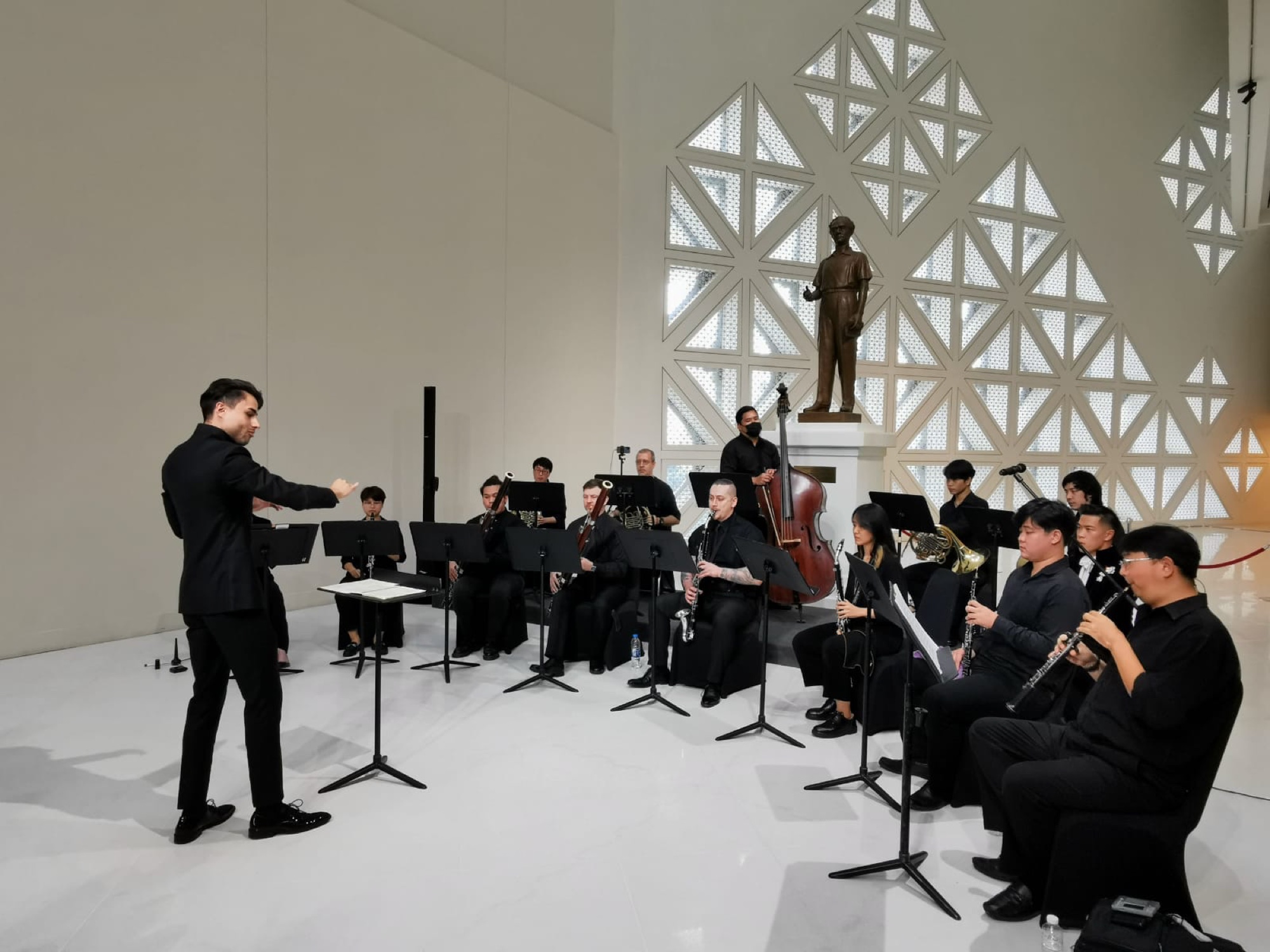 Jonathan Villela conducting gallery image 1
